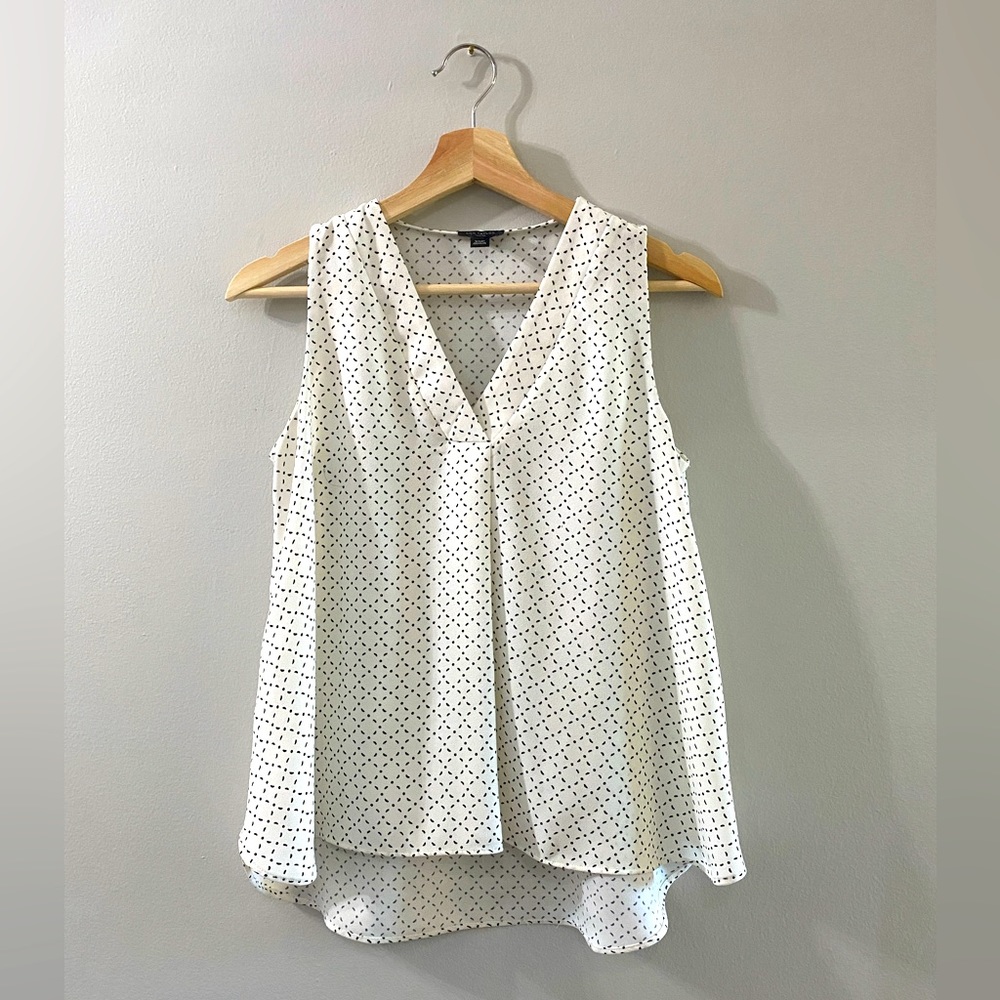 Ann Taylor Petite sleeveless blouse. White with black pattern. Size XSP